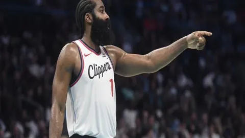 王楚钦宣布喜讯，人生重大节点确立，双亲喜悦溢于言表。